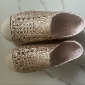 Native shoes Jefferson bling gold size 12